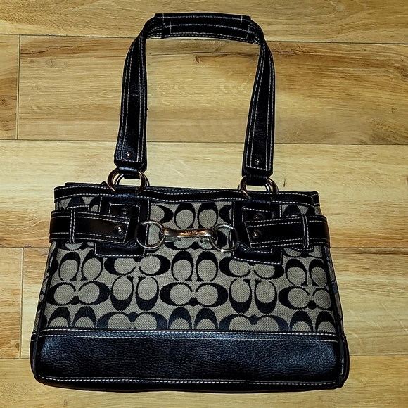 Coach Handbags - Vintage Coach Purse
